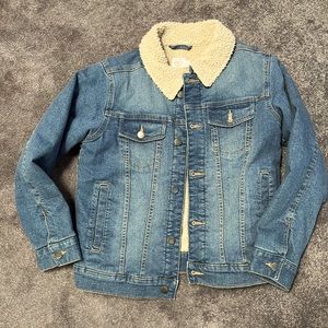 Jean jacket with faux fur color for youth boys size LG 10-12